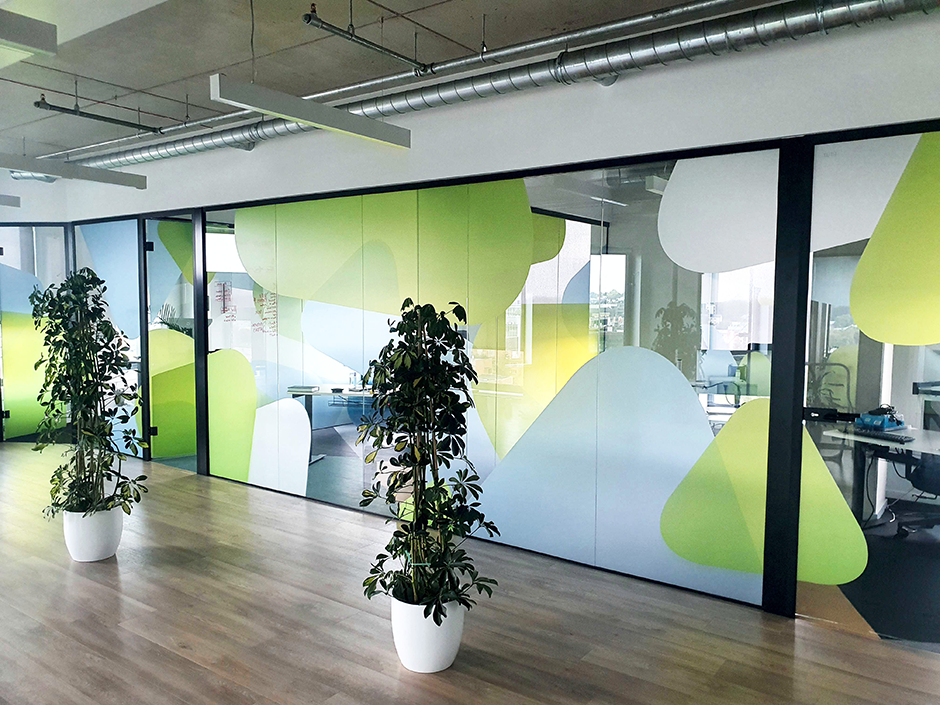 Büroo vaheklaaside kujundus Ooker Reklaam